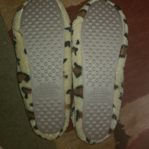 Size 5-6 leopard print house shoes - Picture 3 of 4